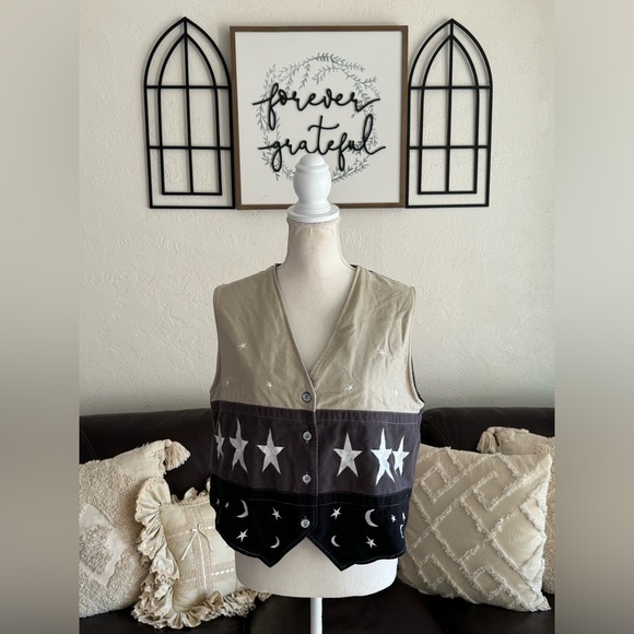 Vintage Christopher & Banks Star - Moon Print Vest Size Large - Picture 14 of 14